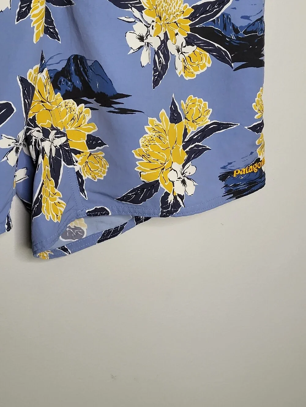 Patagonia Stretch Planing Floral Board Shorts Blue Yellow Mens 35 Surf Swim